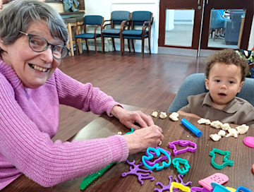 Asset - Belong Macclesfield - Pictured: Belong Macclesfield's Elaine Beckingham makes friends with young Omari. 