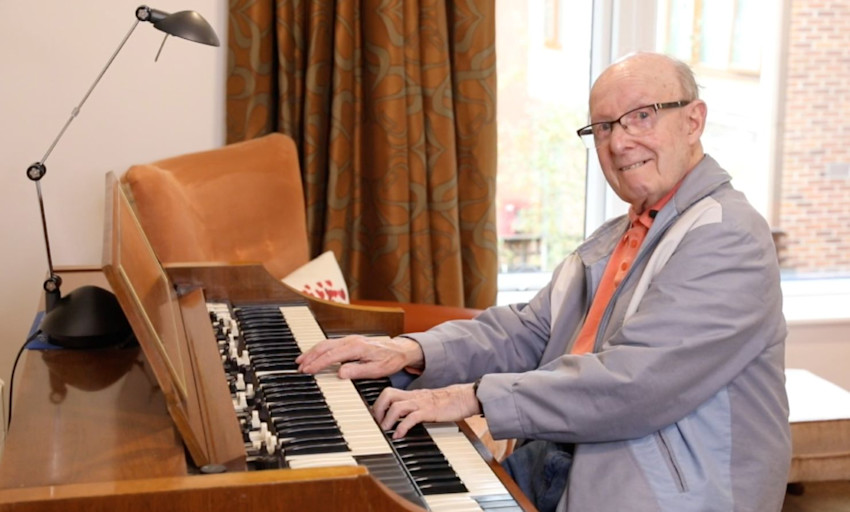 Asset - Music - man playing piano